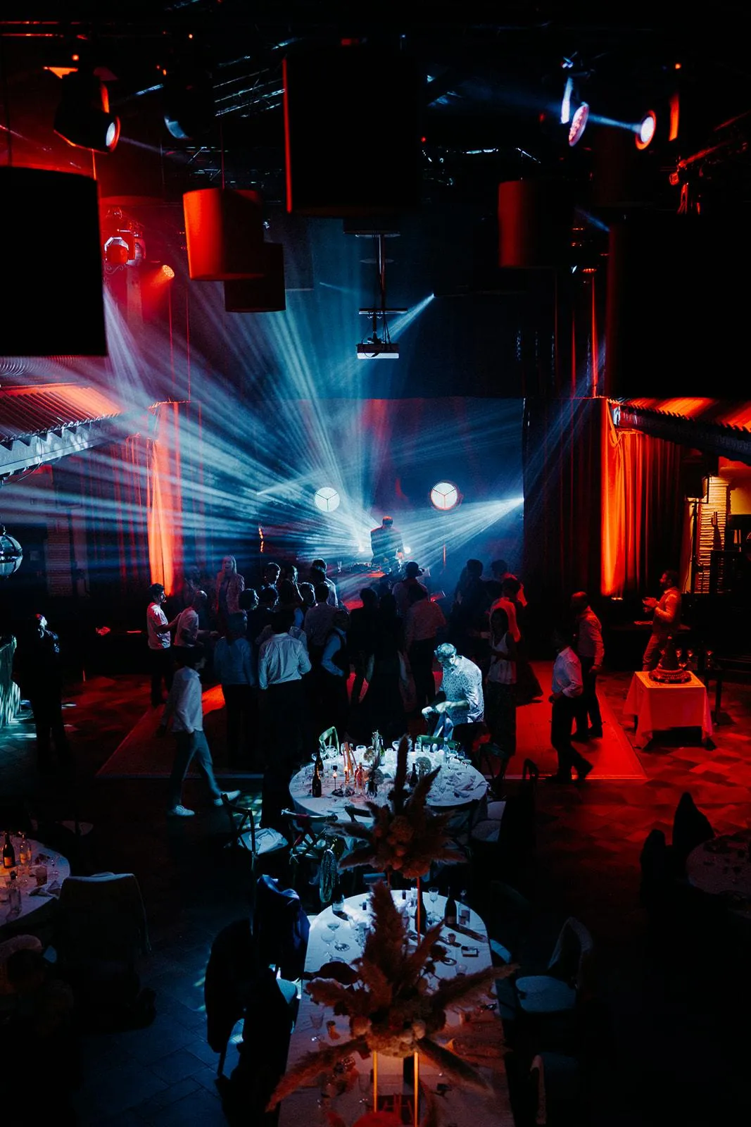 La piste de danse du Patio en pleine soirée de mariage au Domaine Santa Maria